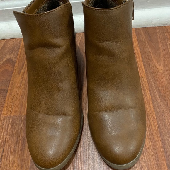 Ankle Boots - Picture 1 of 4